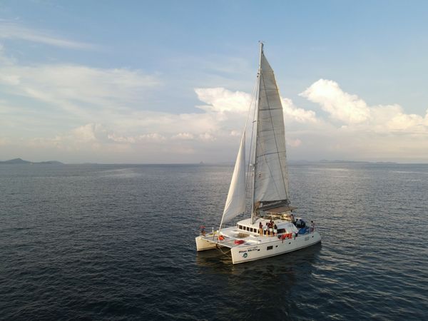 Lagoon 500 | Blue Metis