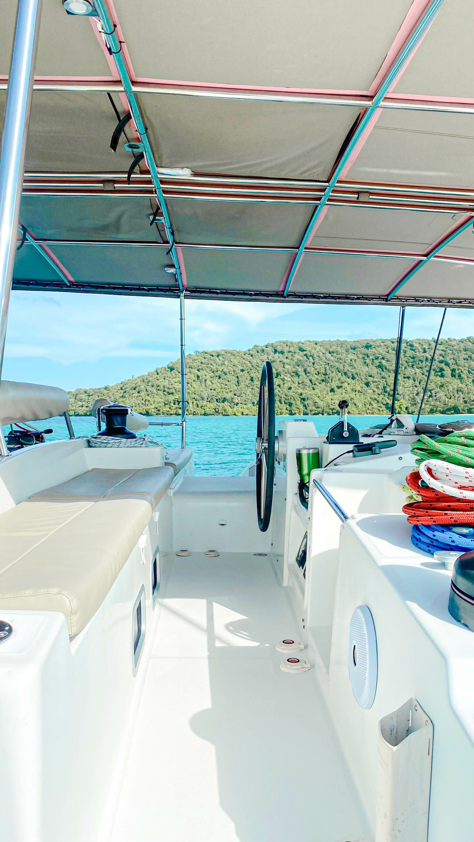 Lagoon 500 | Blue Metis