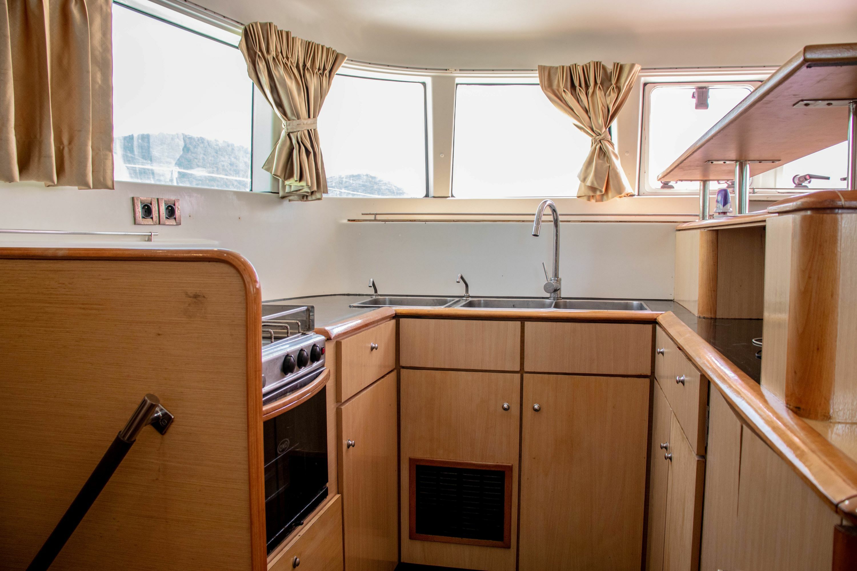 Lagoon 500 | Blue Metis