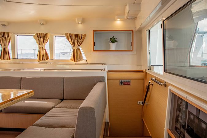 Lagoon 500 | Blue Metis