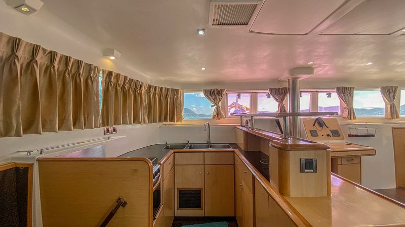 Lagoon 500 | Blue Metis