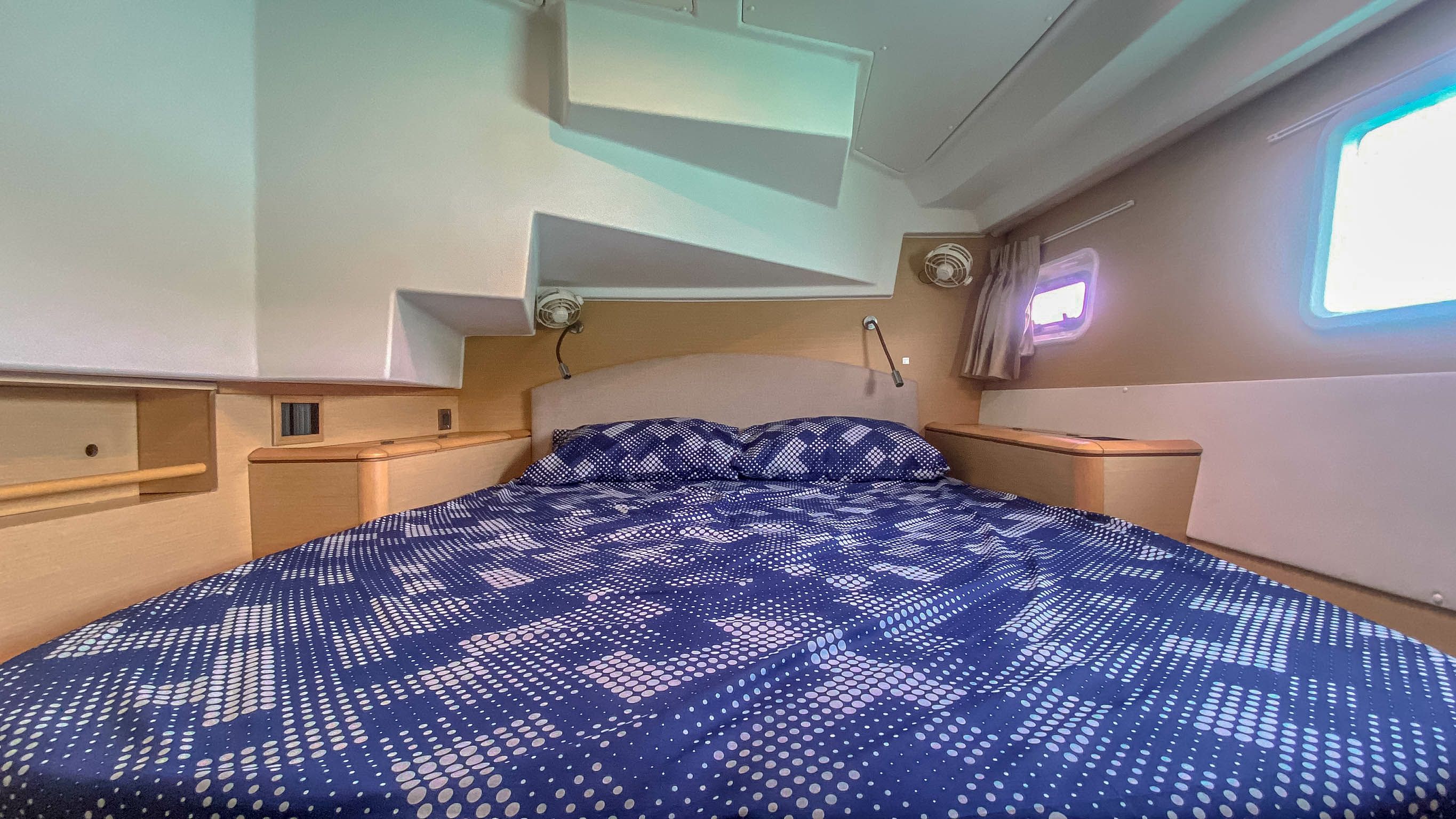 Lagoon 500 | Blue Metis