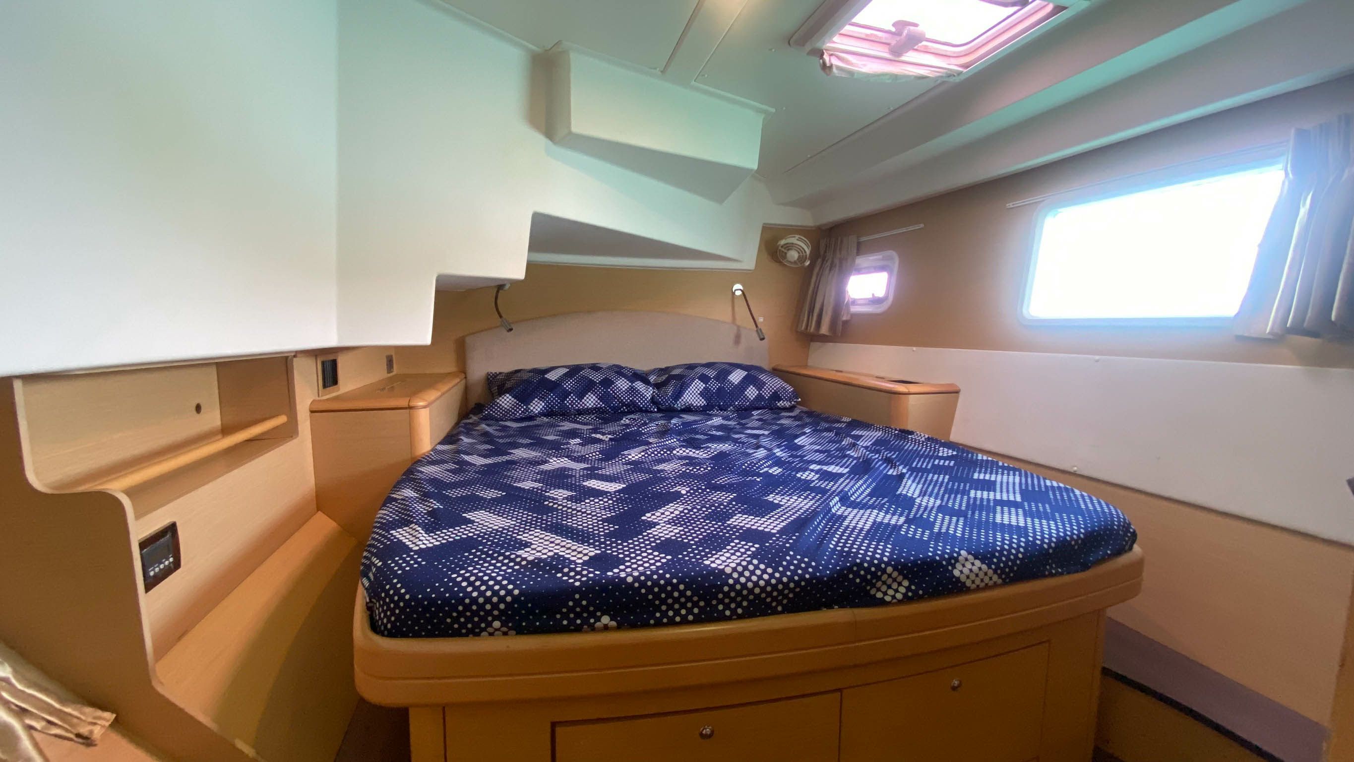 Lagoon 500 | Blue Metis