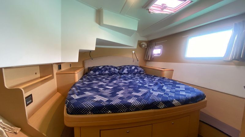 Lagoon 500 | Blue Metis