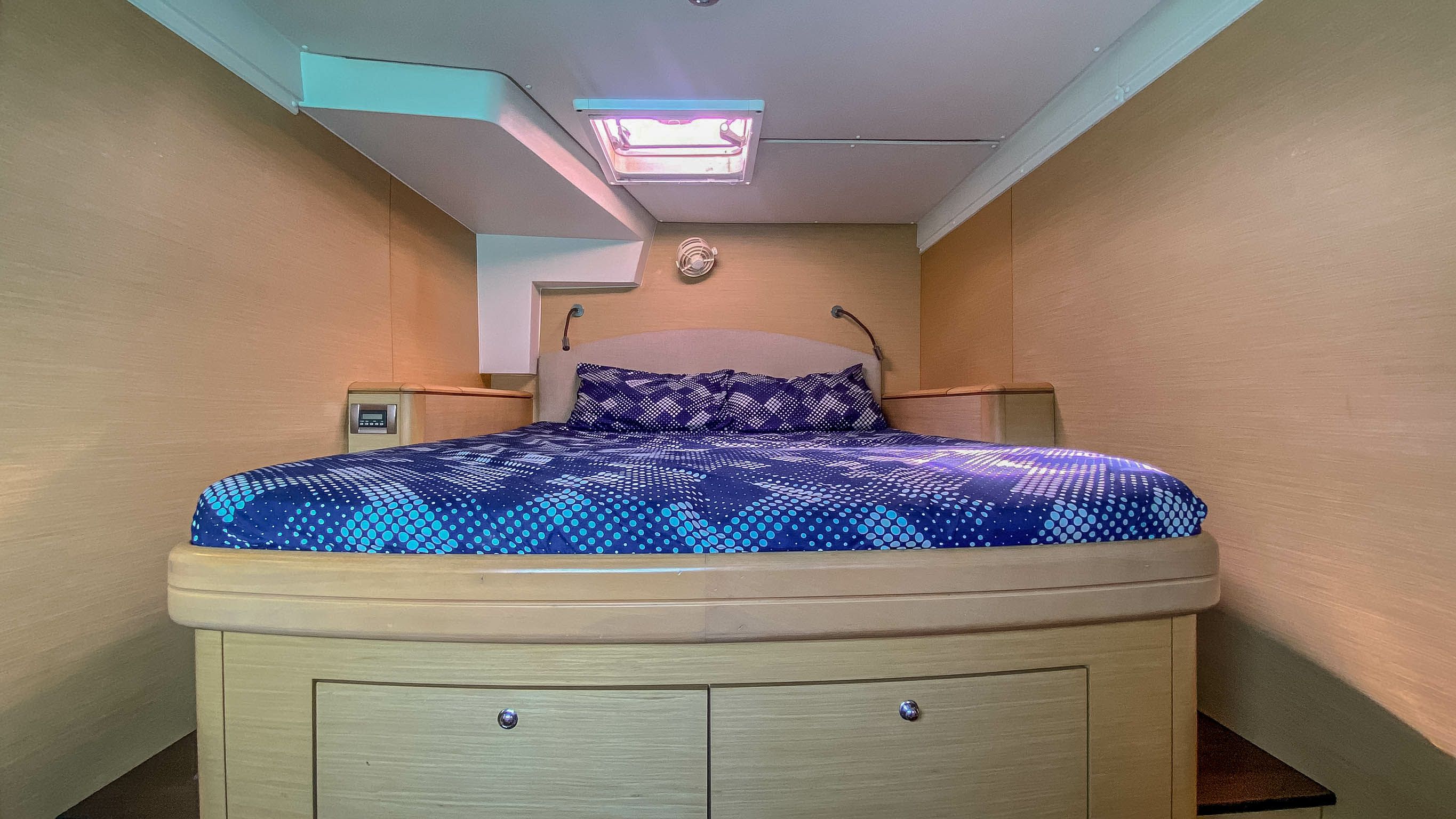 Lagoon 500 | Blue Metis