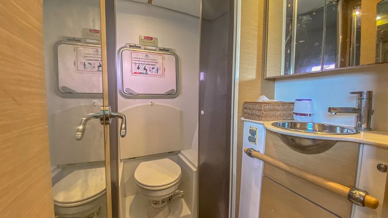 Lagoon 500 | Blue Metis