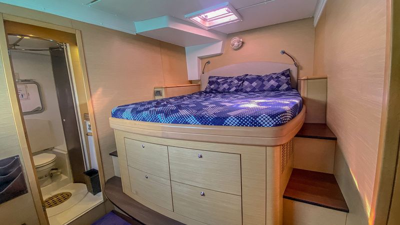 Lagoon 500 | Blue Metis