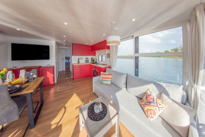 Waterbus S.C. Independent 12 | Ananda