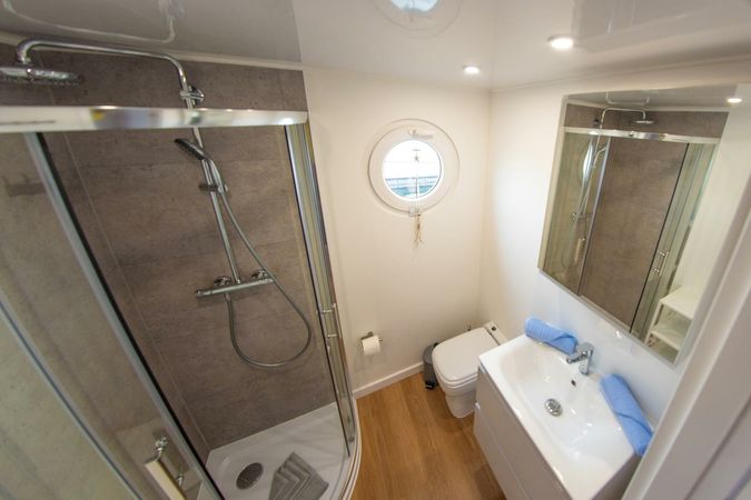 Waterbus S.C. Independent 12 | Ananda