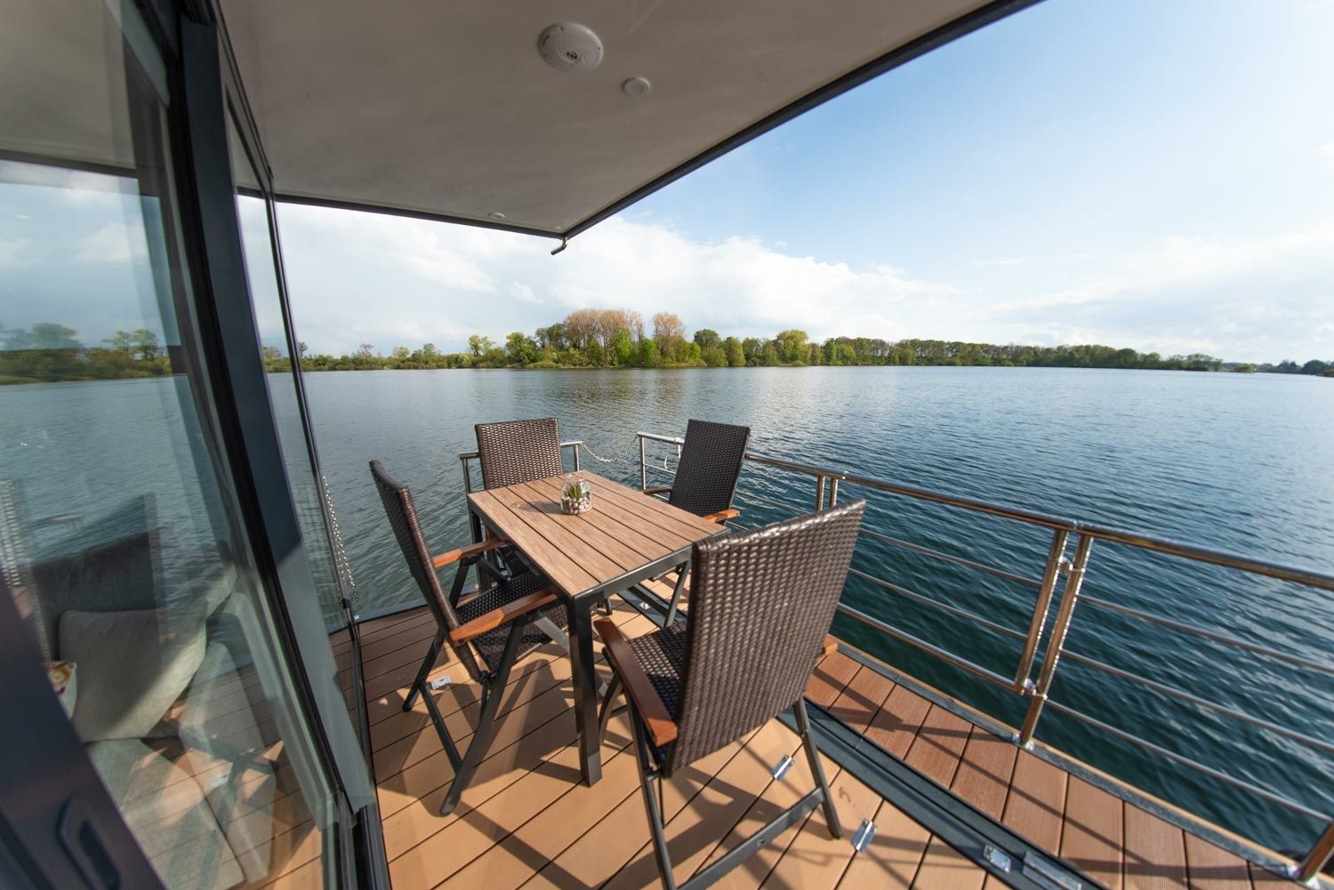 Waterbus S.C. Independent 12 | Ananda