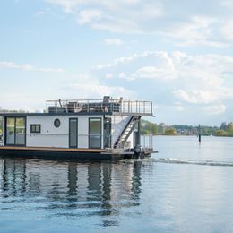 Waterbus S.C. Independent 12 | Ananda