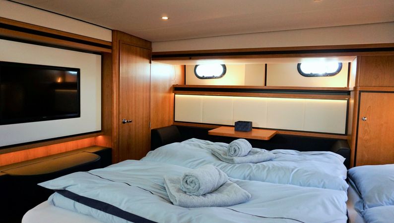 Linssen Grand Sturdy 500 AC Variotop | Blueberry