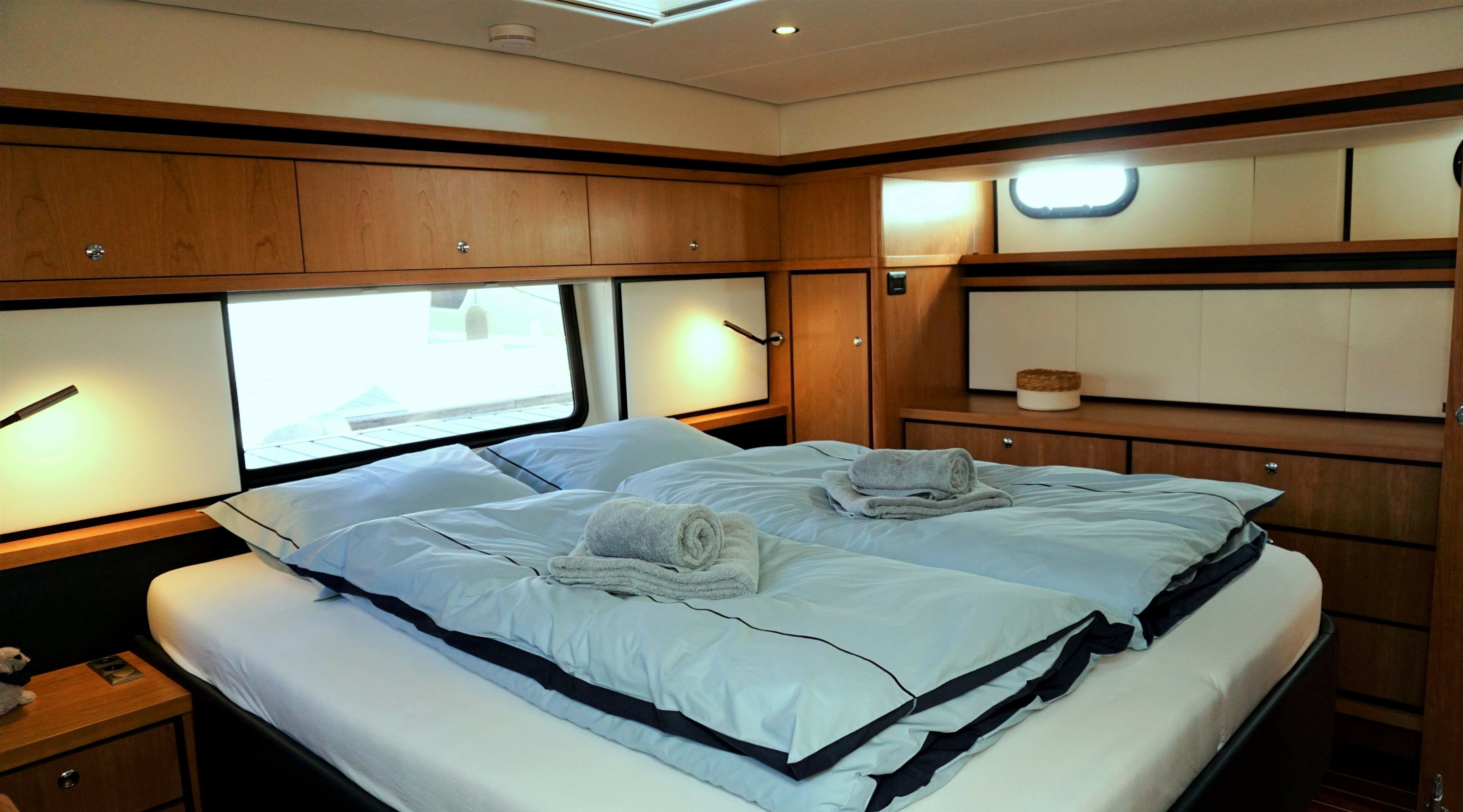 Linssen Grand Sturdy 500 AC Variotop | Blueberry