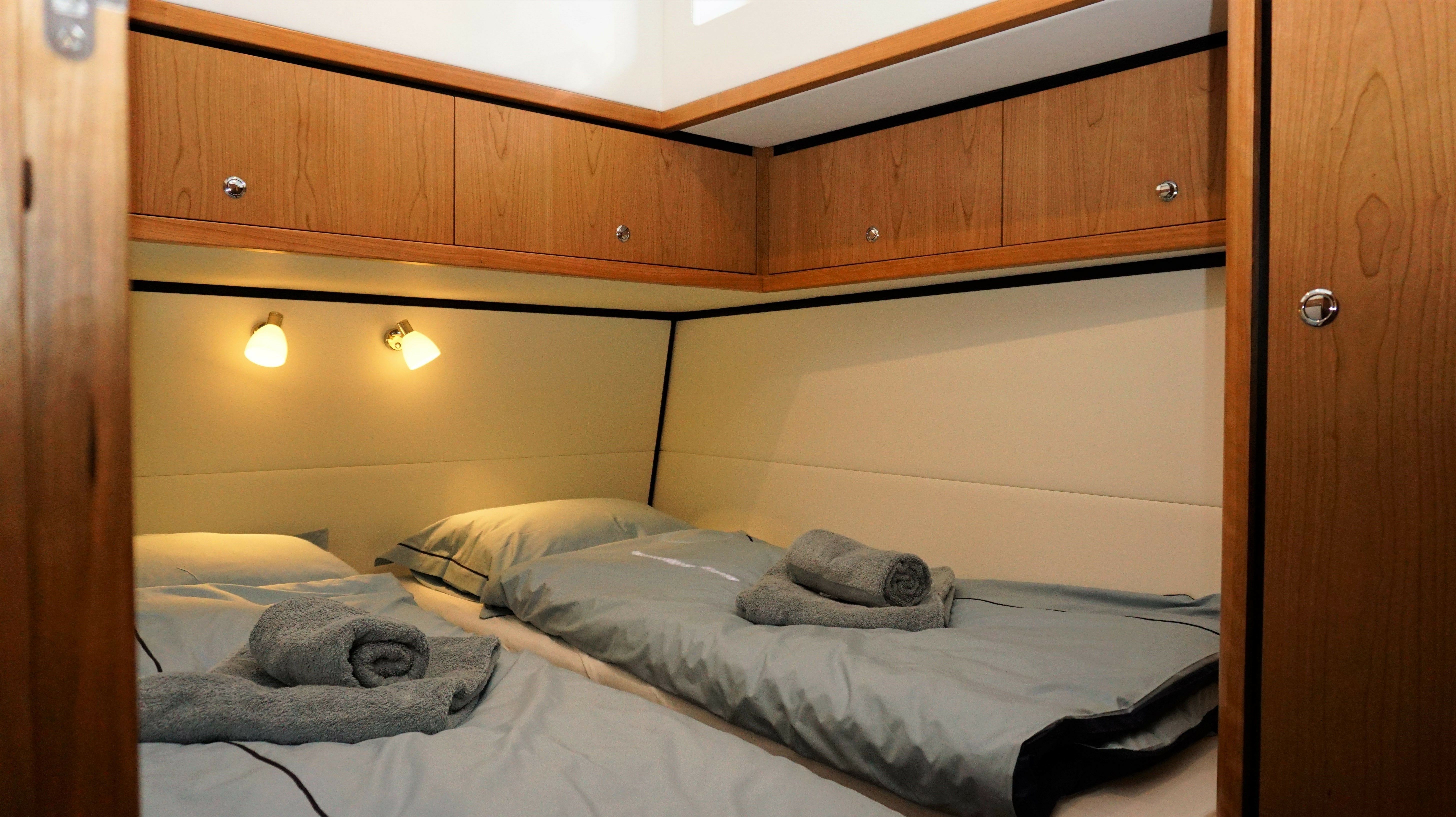 Linssen Grand Sturdy 500 AC Variotop | Blueberry