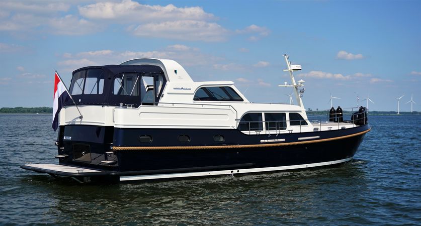 Linssen Grand Sturdy 500 AC Variotop | Blueberry