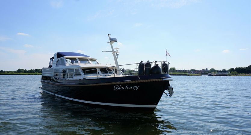 Linssen Grand Sturdy 500 AC Variotop | Blueberry