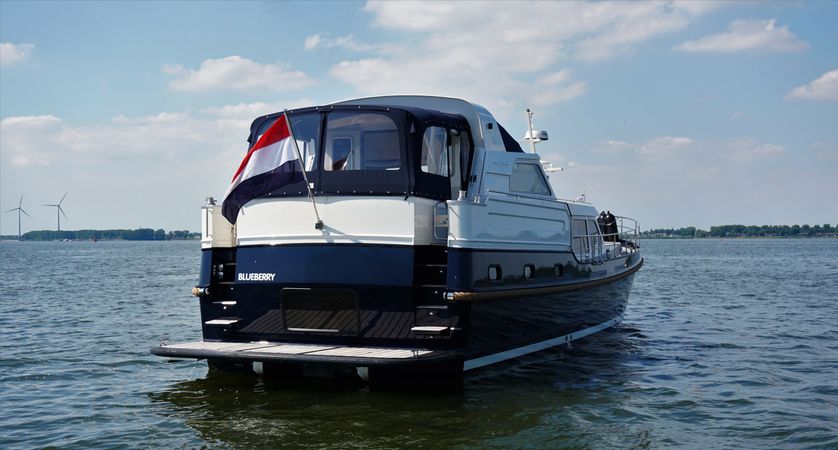 Linssen Grand Sturdy 500 AC Variotop | Blueberry