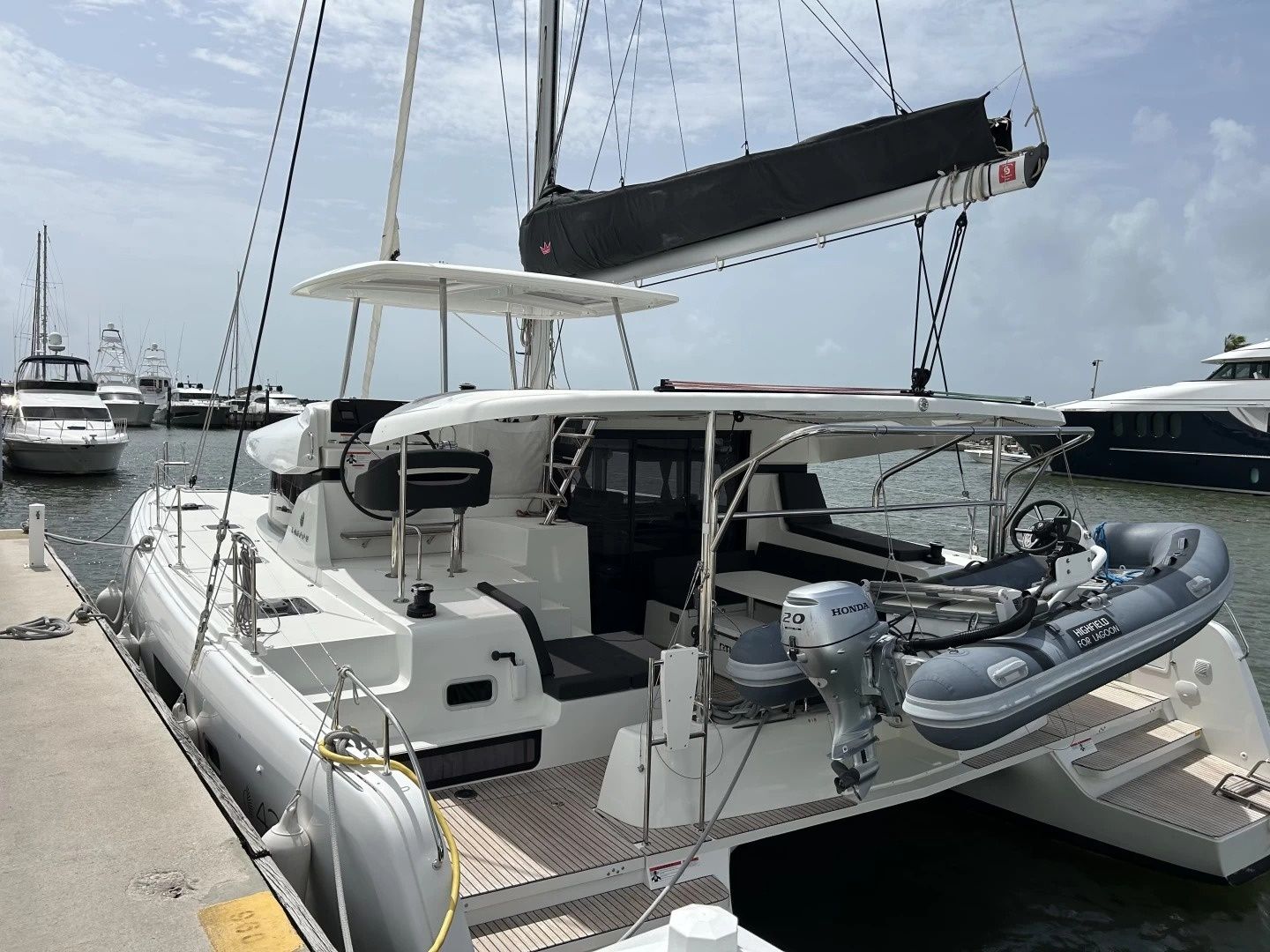 Lagoon 42 | Fine Girl