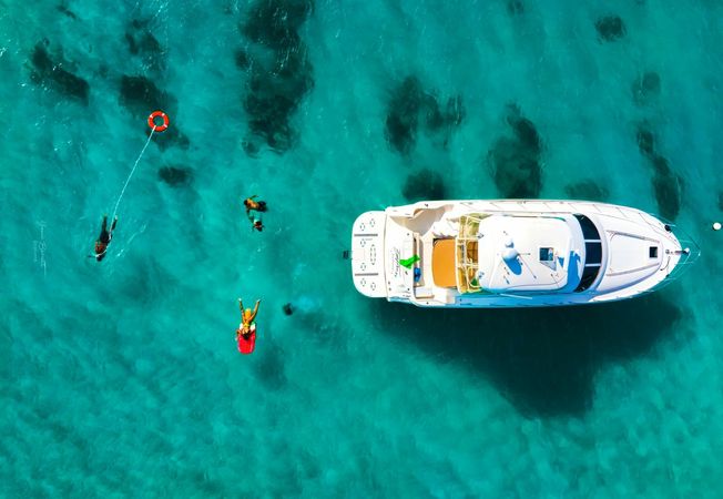 Sea Ray 480 Sedan | Empress Kool Runnings