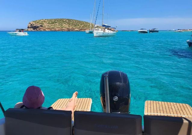 Quicksilver 675 Activ | Canariona