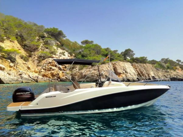 Quicksilver 675 Activ | Canariona
