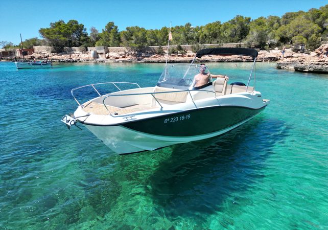 Quicksilver 675 Activ | Canariona