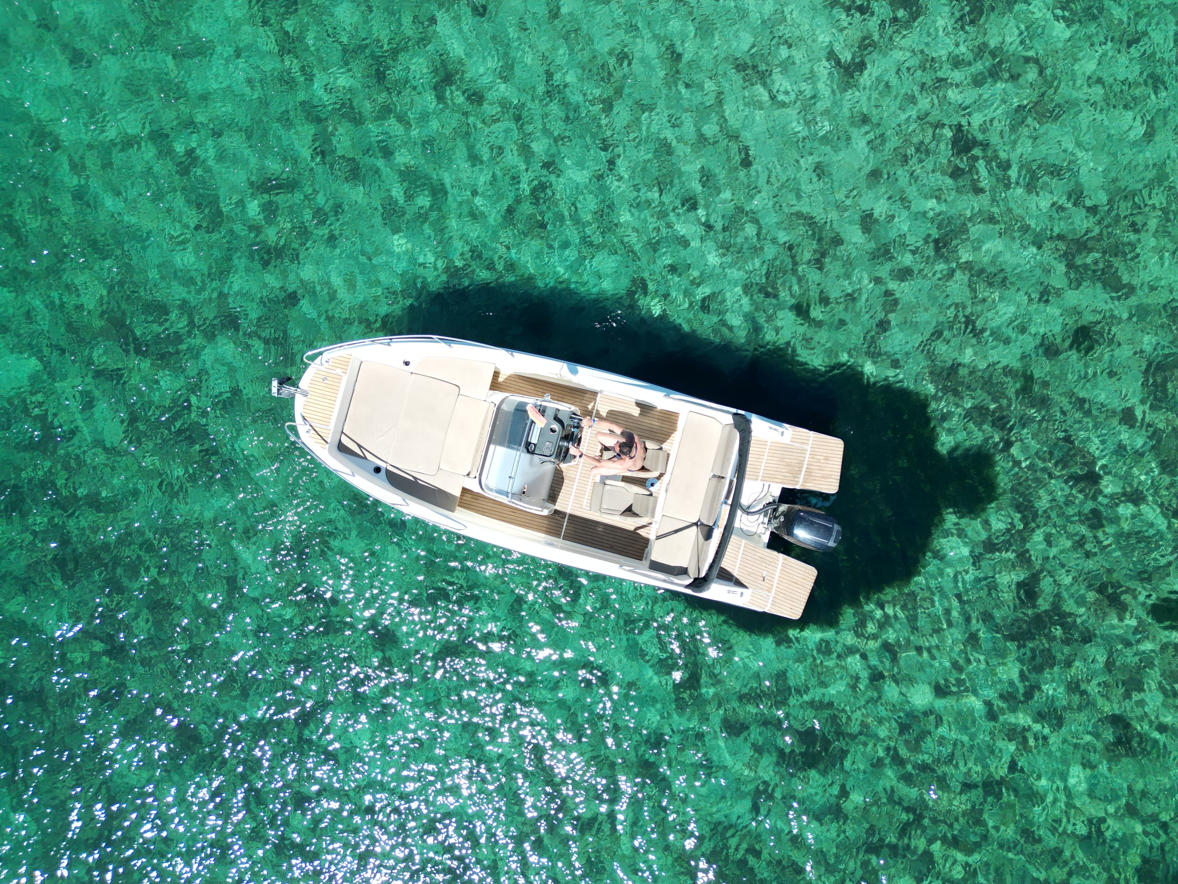 Quicksilver 675 Activ | Canariona