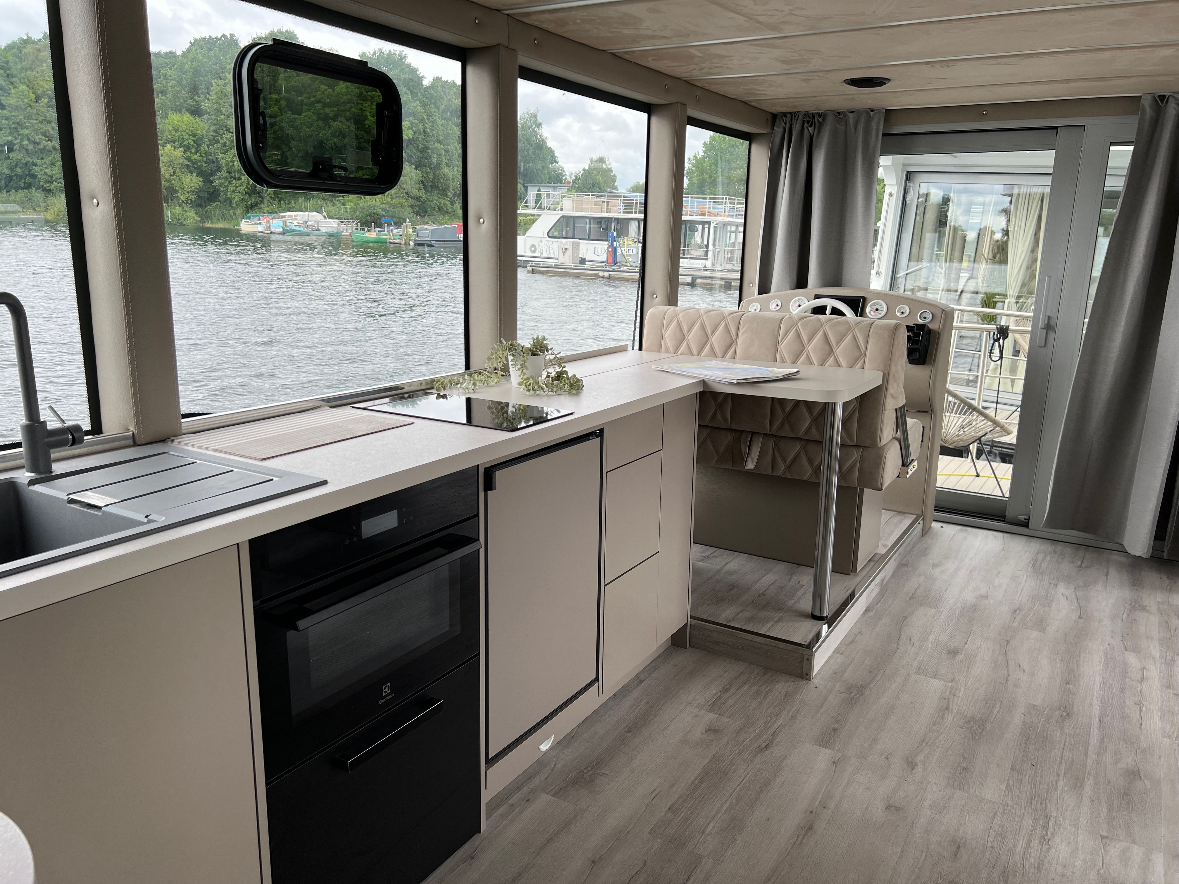 Houseboat Luxboot | Luxboot 1