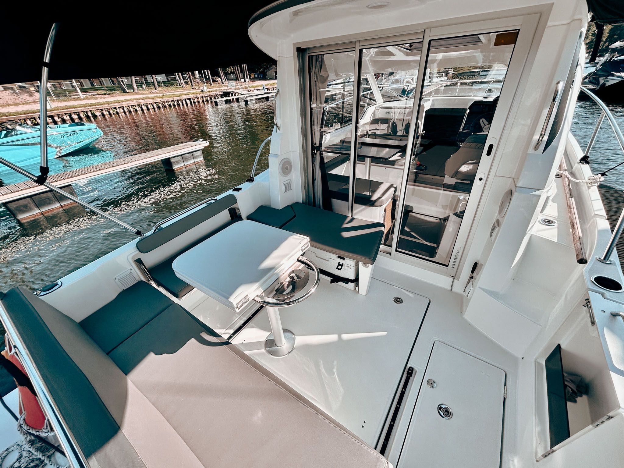 Beneteau Antares 8 | Dzo Dzo