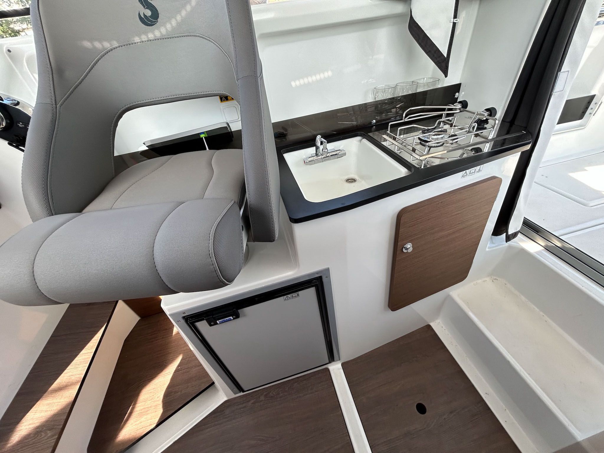 Beneteau Antares 8 | Dzo Dzo