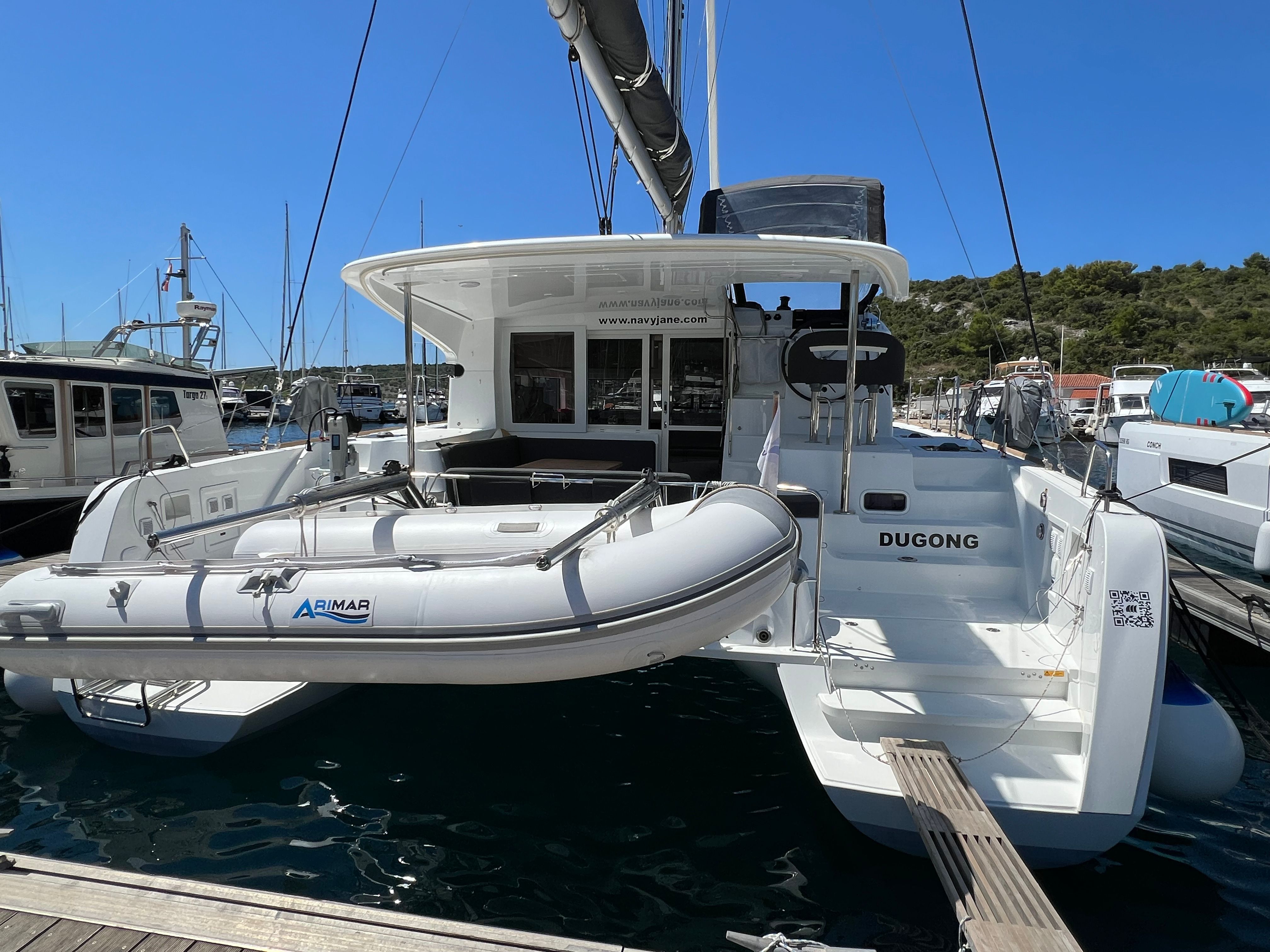Lagoon 40 | Dugong