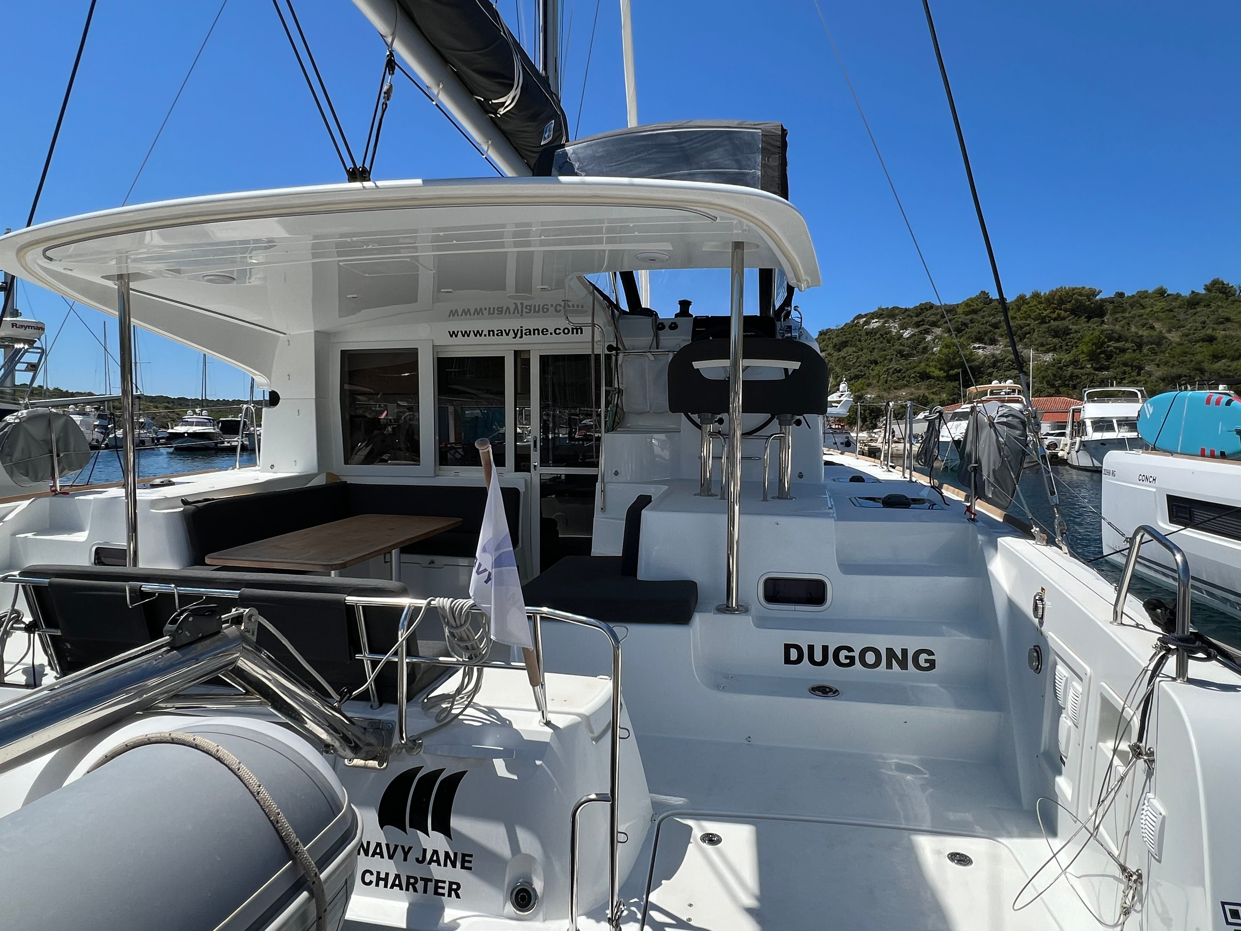 Lagoon 40 | Dugong
