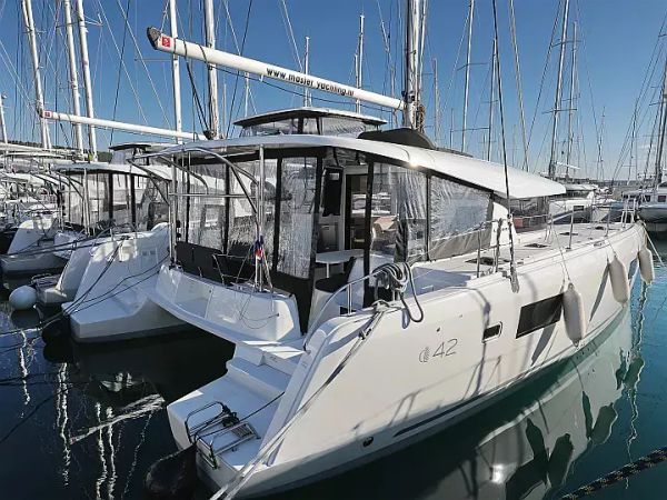 Lagoon 42 | Equator