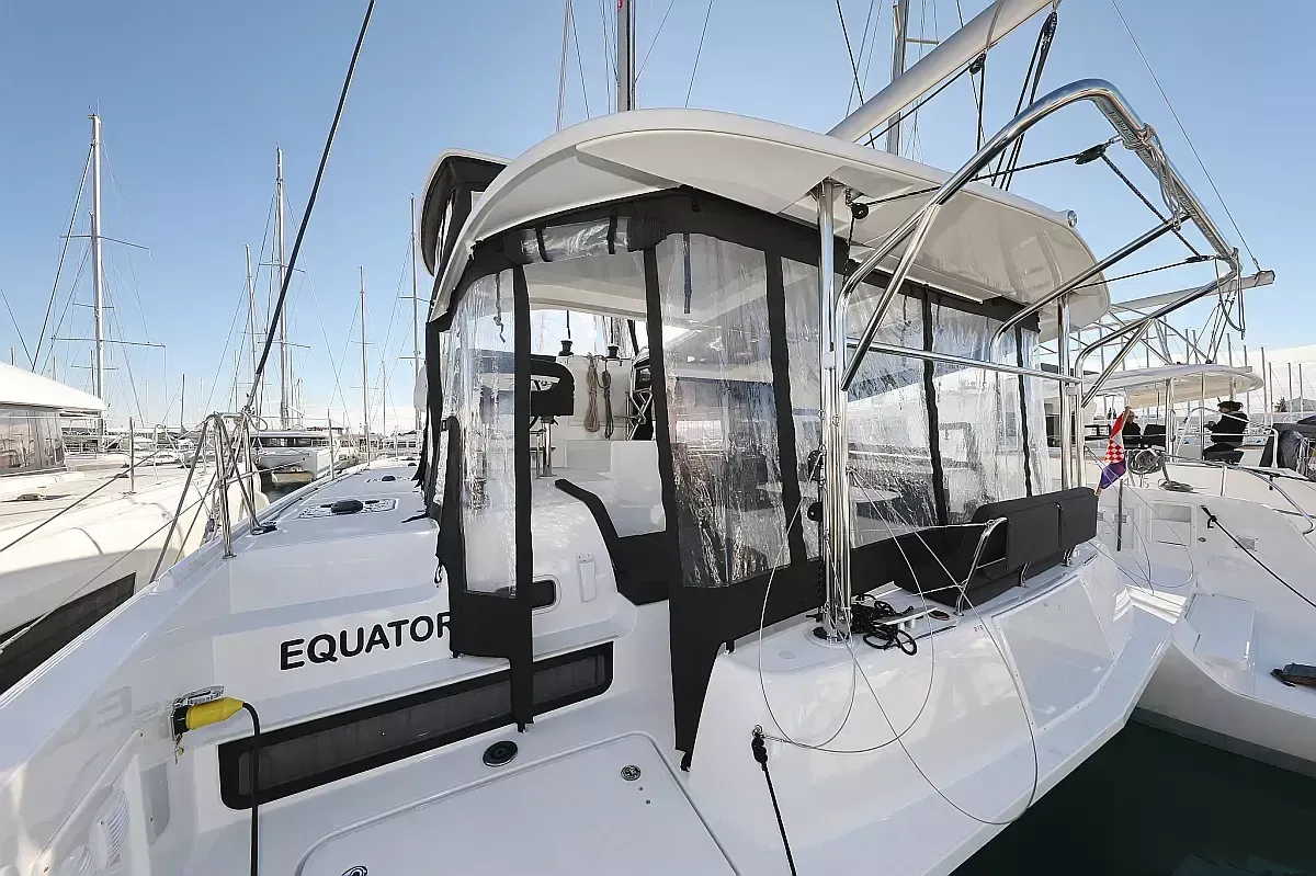 Lagoon 42 | Equator