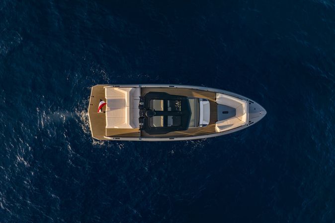 Vanquish VQ40 | Goldfinger