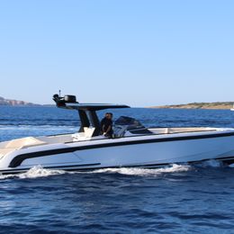 Vanquish VQ40 | Goldfinger