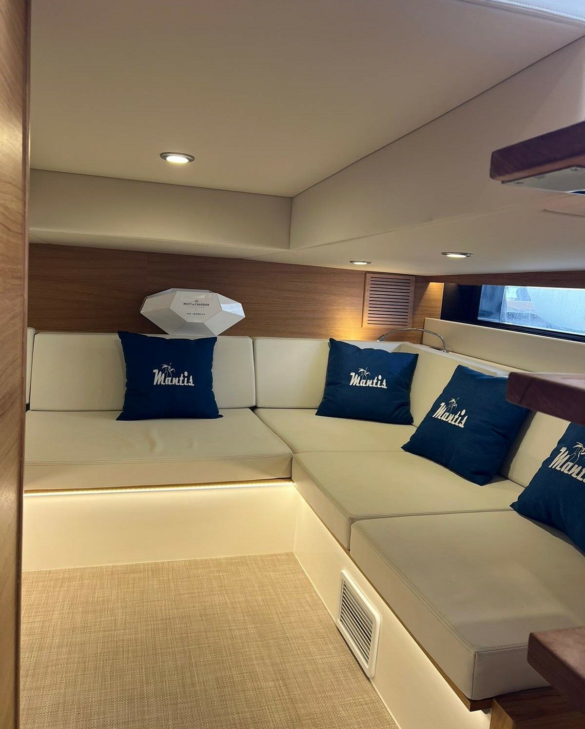 De Antonio D42 Open | Mantis