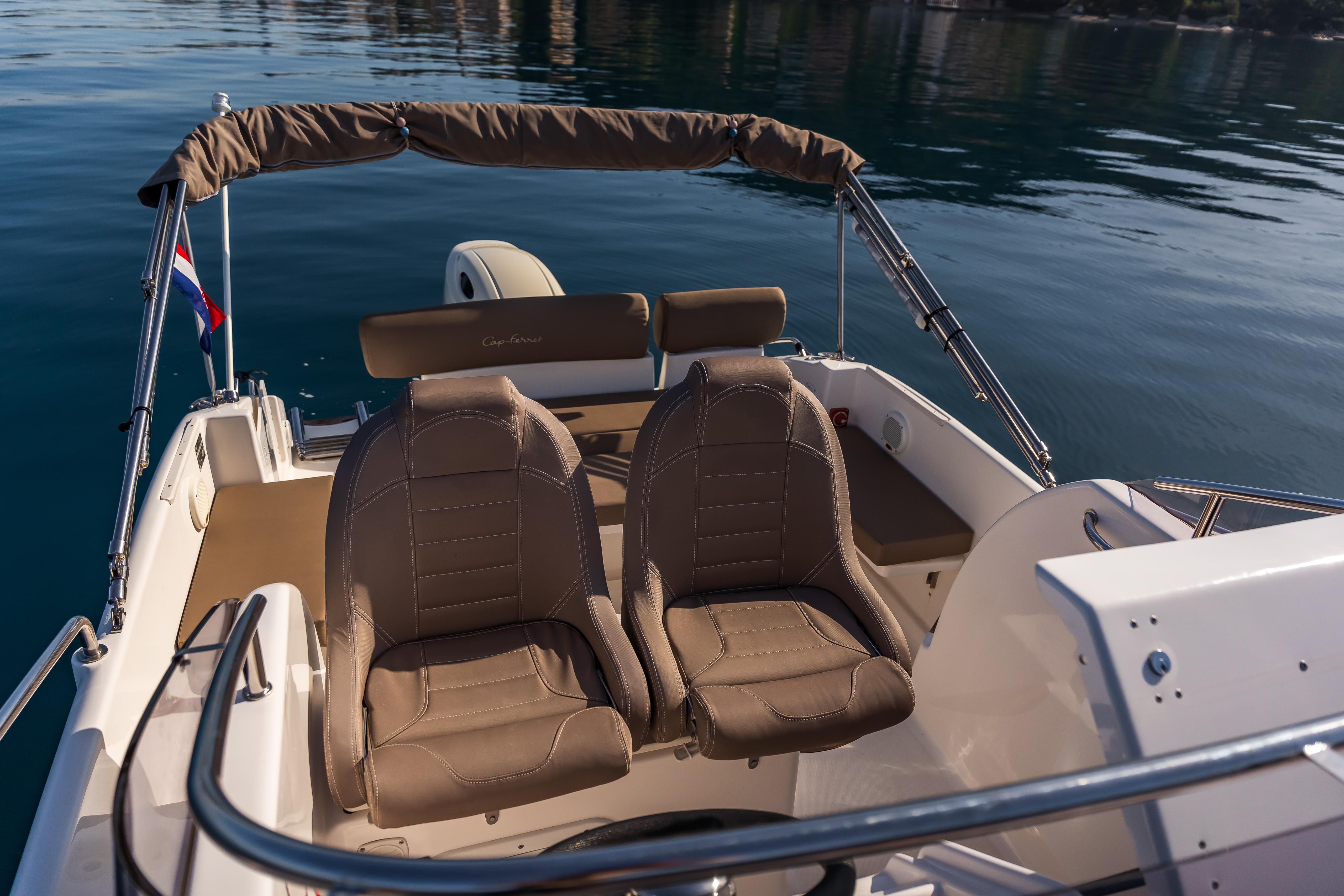 B2 Marine Cap Ferret 752 Cruiser | August