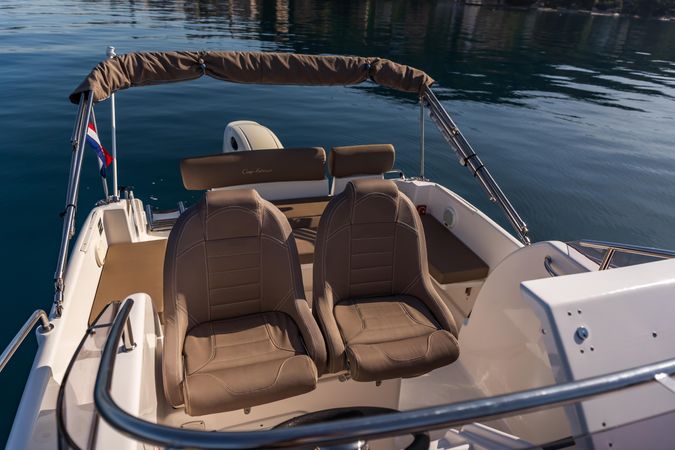B2 Marine Cap Ferret 752 Cruiser | August
