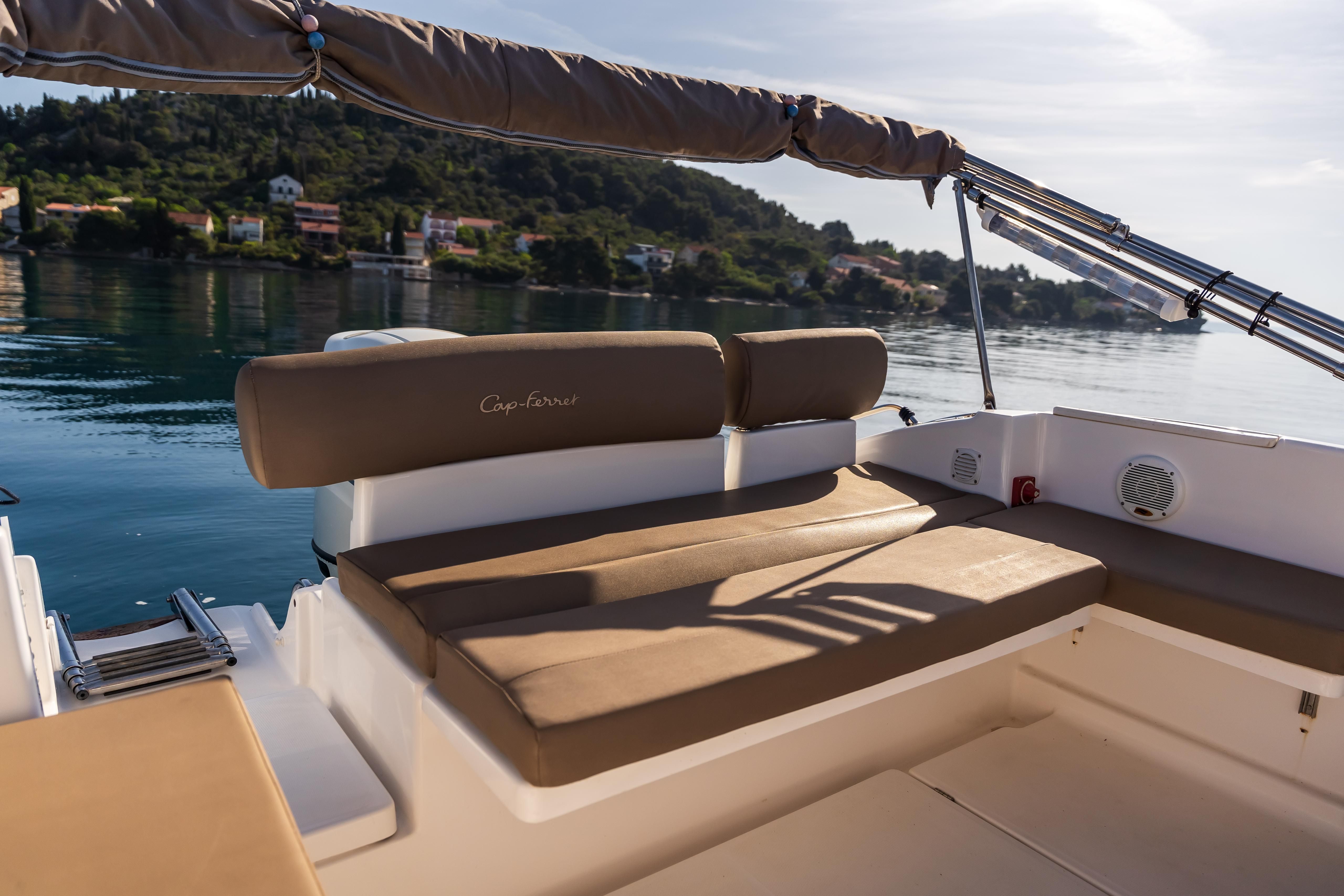 B2 Marine Cap Ferret 752 Cruiser | August