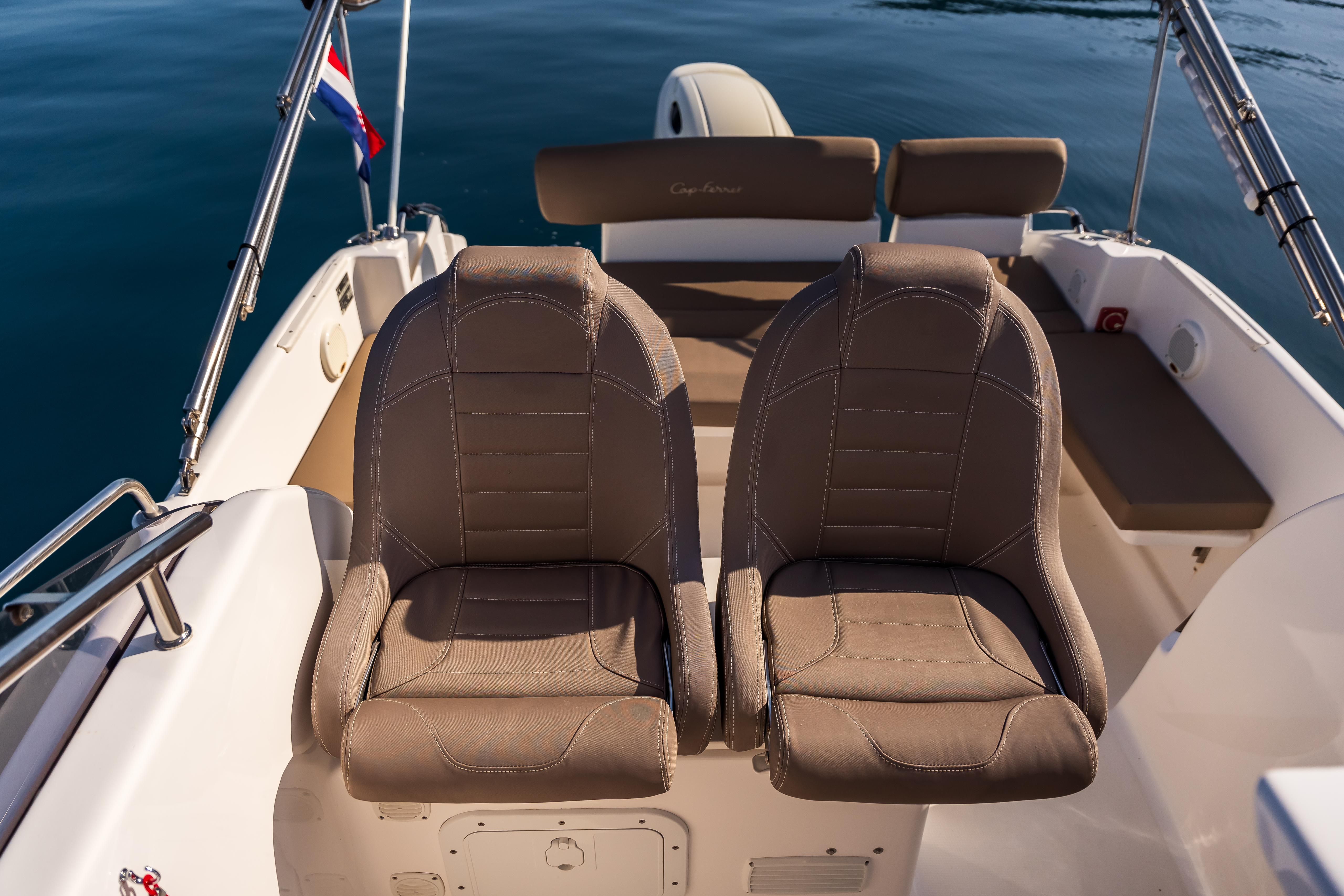 B2 Marine Cap Ferret 752 Cruiser | August