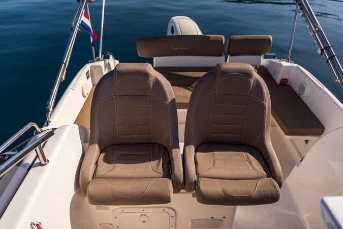 B2 Marine Cap Ferret 752 Cruiser | August