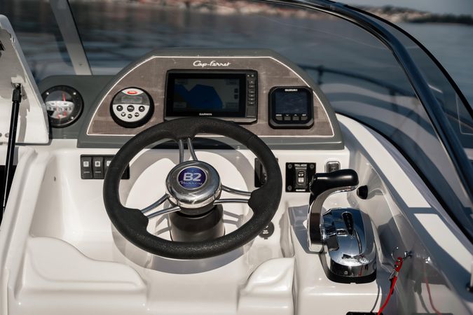 B2 Marine Cap Ferret 752 Cruiser | August