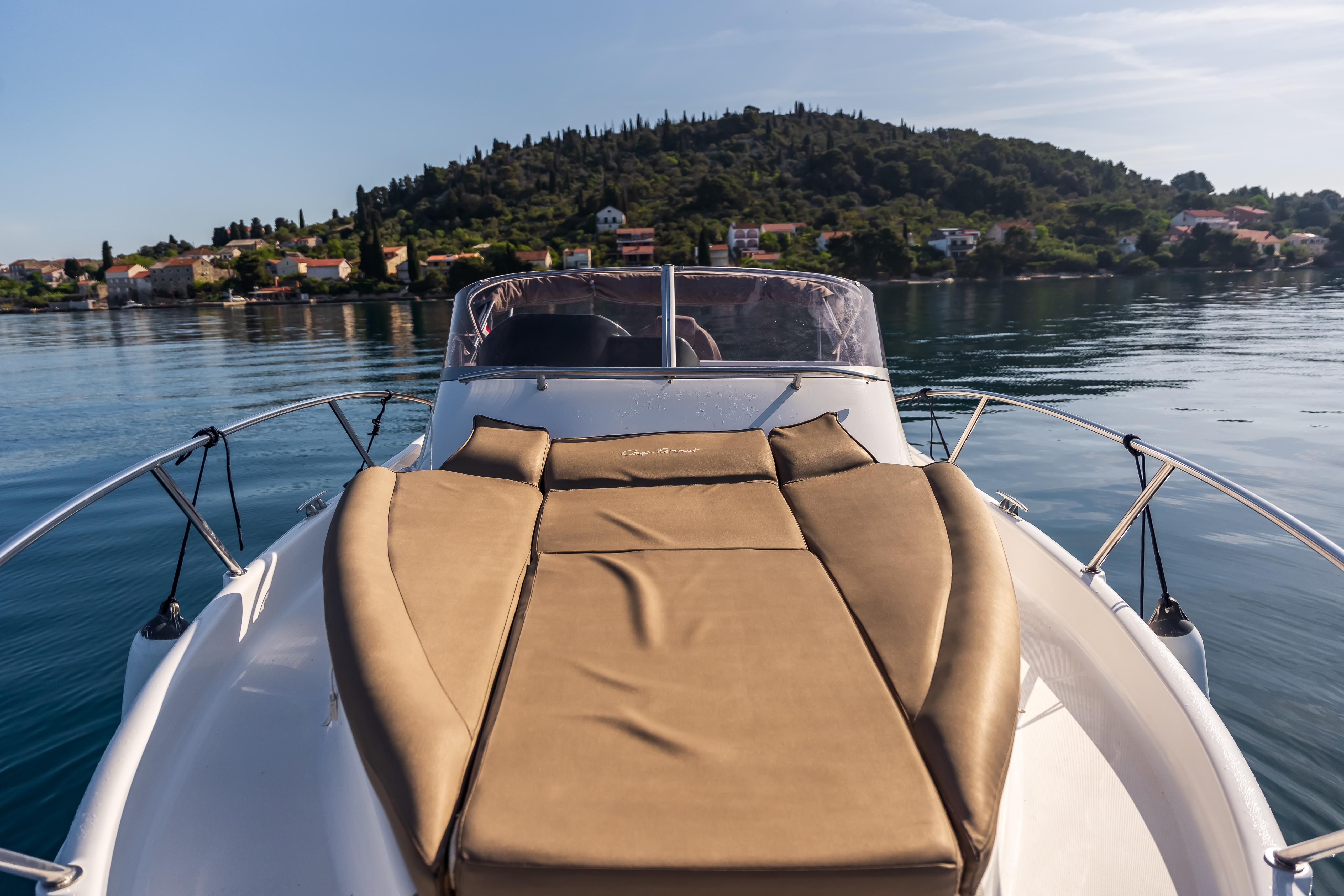 B2 Marine Cap Ferret 752 Cruiser | August