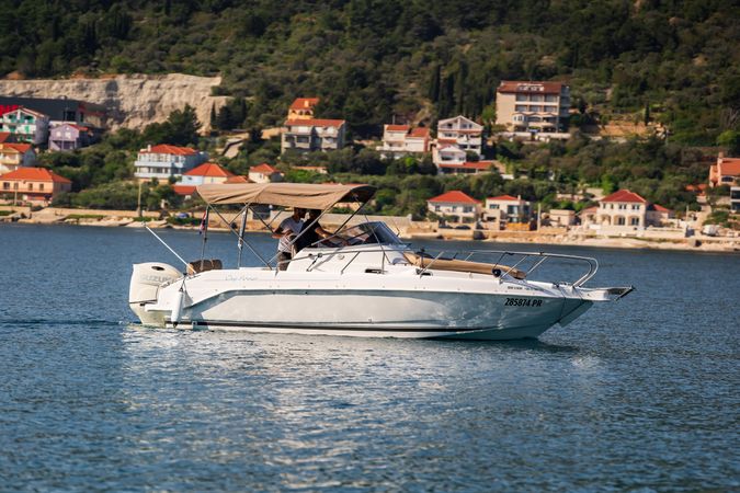 B2 Marine Cap Ferret 752 Cruiser | August