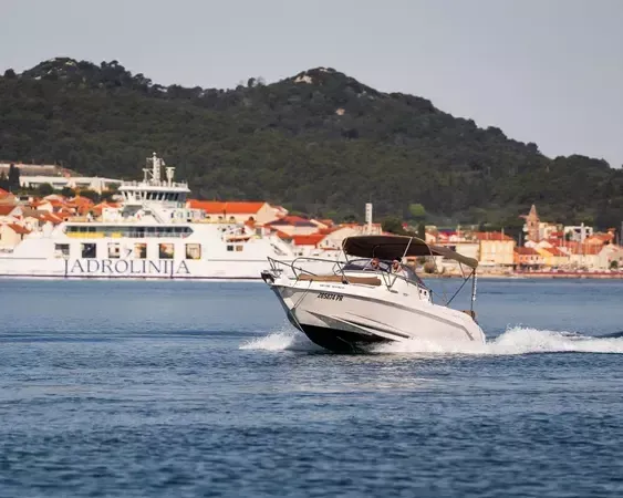 B2 Marine Cap Ferret 752 Cruiser | August