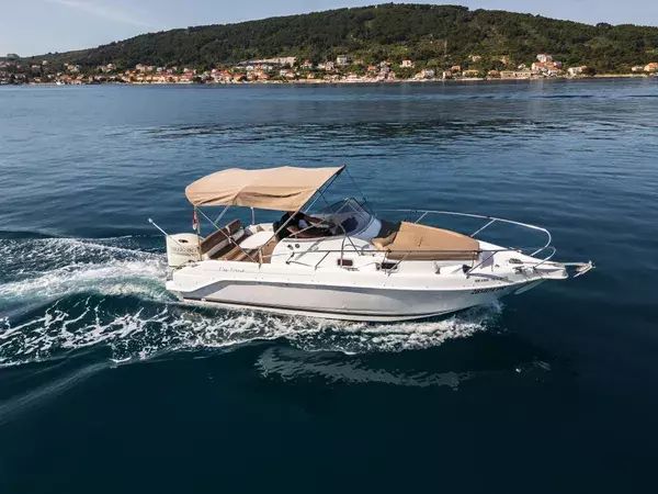 B2 Marine Cap Ferret 752 Cruiser | August