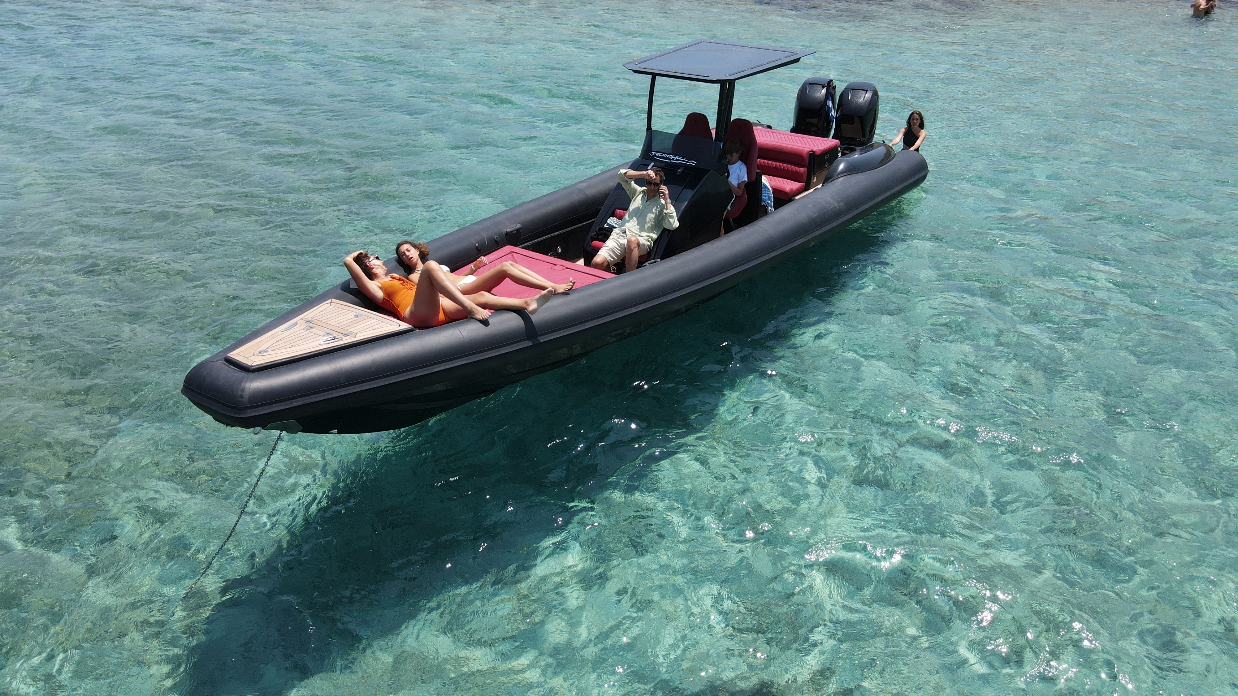 Technohull 999 | Escape