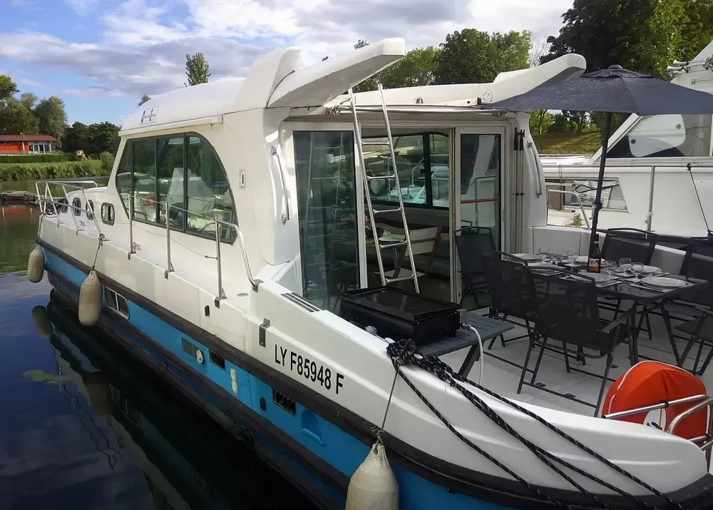 Nicols Sedan 1310 | Blue Note