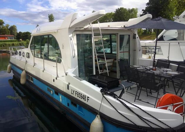 Nicols Sedan 1310 | Blue Note